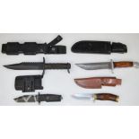 Two Buck hunting knives, comprising Buck 124 with 17cm blade and sheath and Buck 192T with 10.5cm