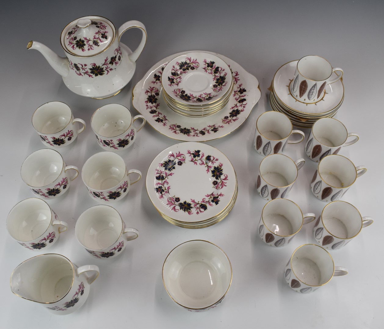 Susie Cooper retro eight place coffee set and a Paragon tea set decorated in the Michelle pattern - Bild 2 aus 4