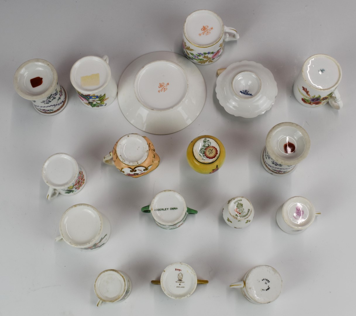 Collection of miniature porcelain including Royal Worcester, Royal Doulton, Crown Derby, Dresden - Bild 3 aus 3