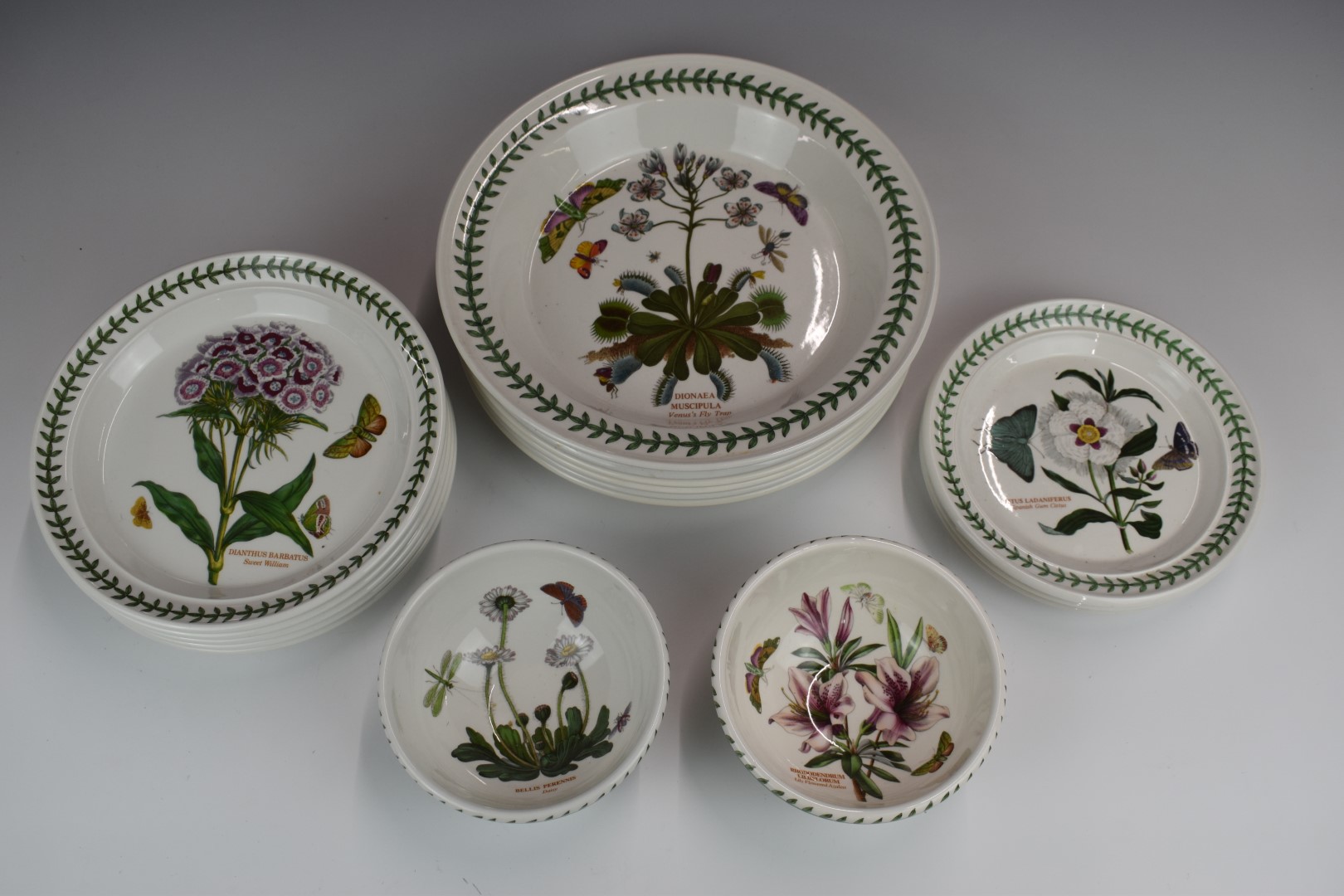 Collection of Portmeirion Botanic Garden dinner and ornamental ware, including ten storage jars, - Bild 6 aus 7