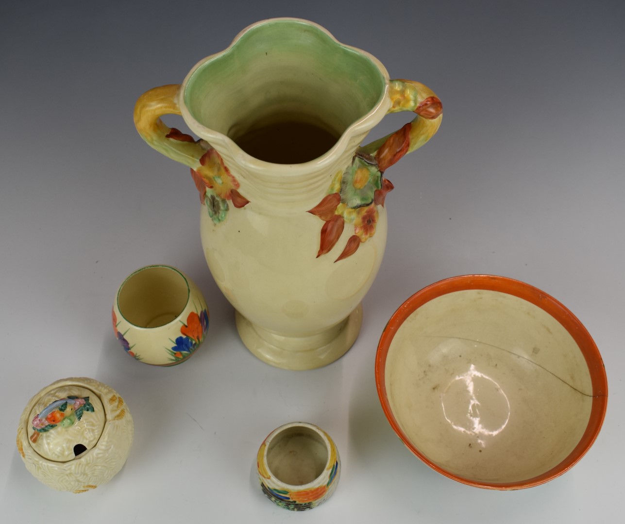 Five pieces of Clarice Cliff / Newport Pottery including Crocus and Delecia patterns, tallest 32cm - Bild 2 aus 3