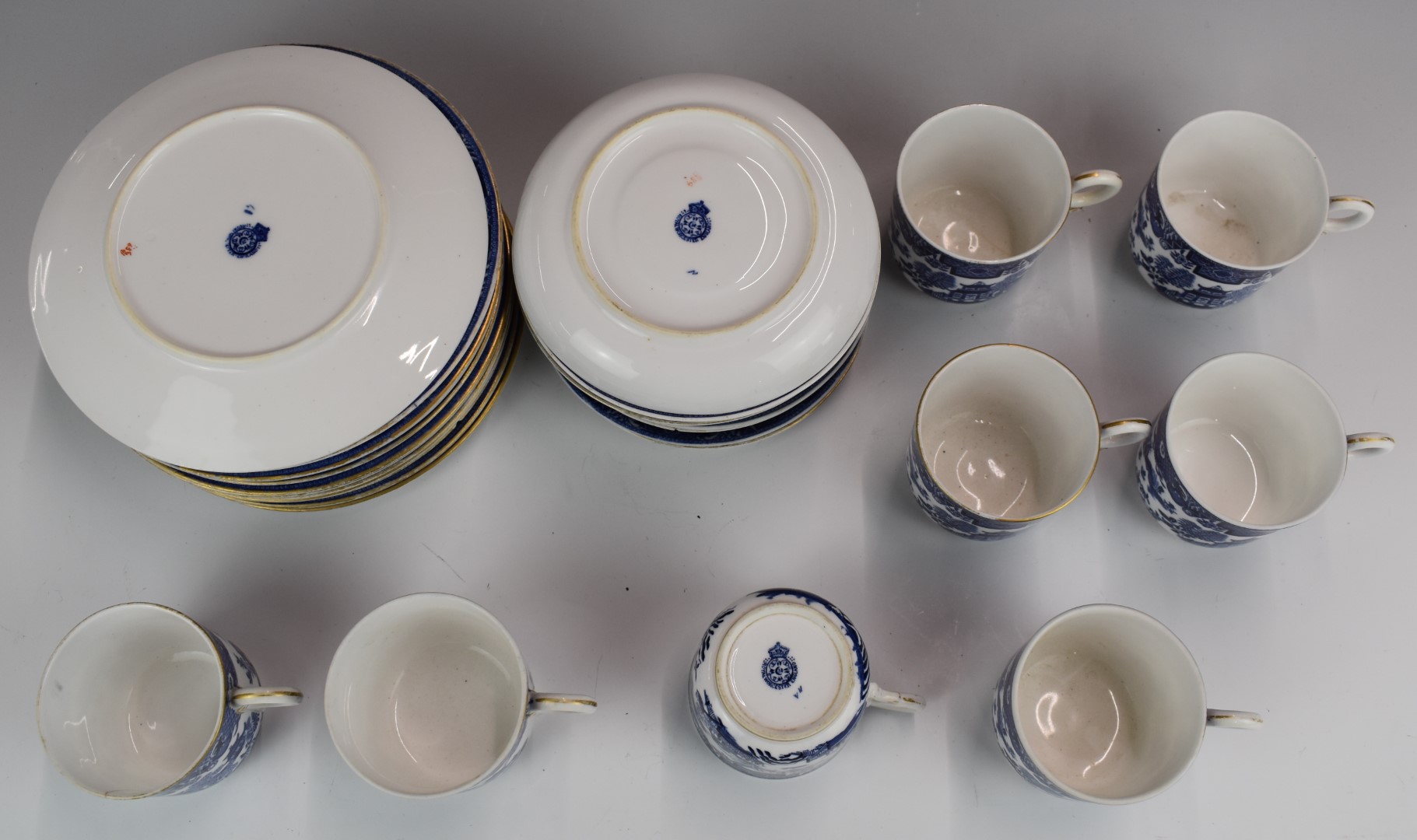 Approximately thirty pieces of Royal Worcester teaware with Chinoiserie decoration, pattern 389 - Bild 3 aus 3