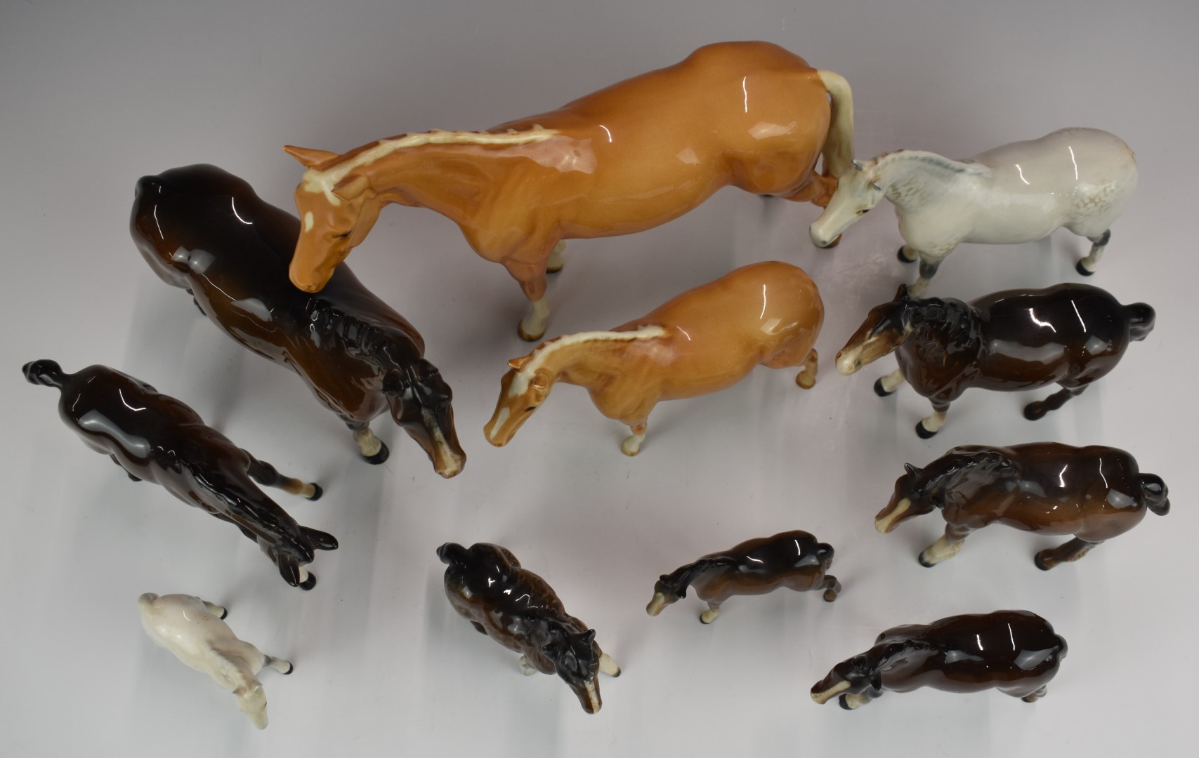 A collection of Beswick horses including palomino and grey colourways, H22cm - Bild 2 aus 3