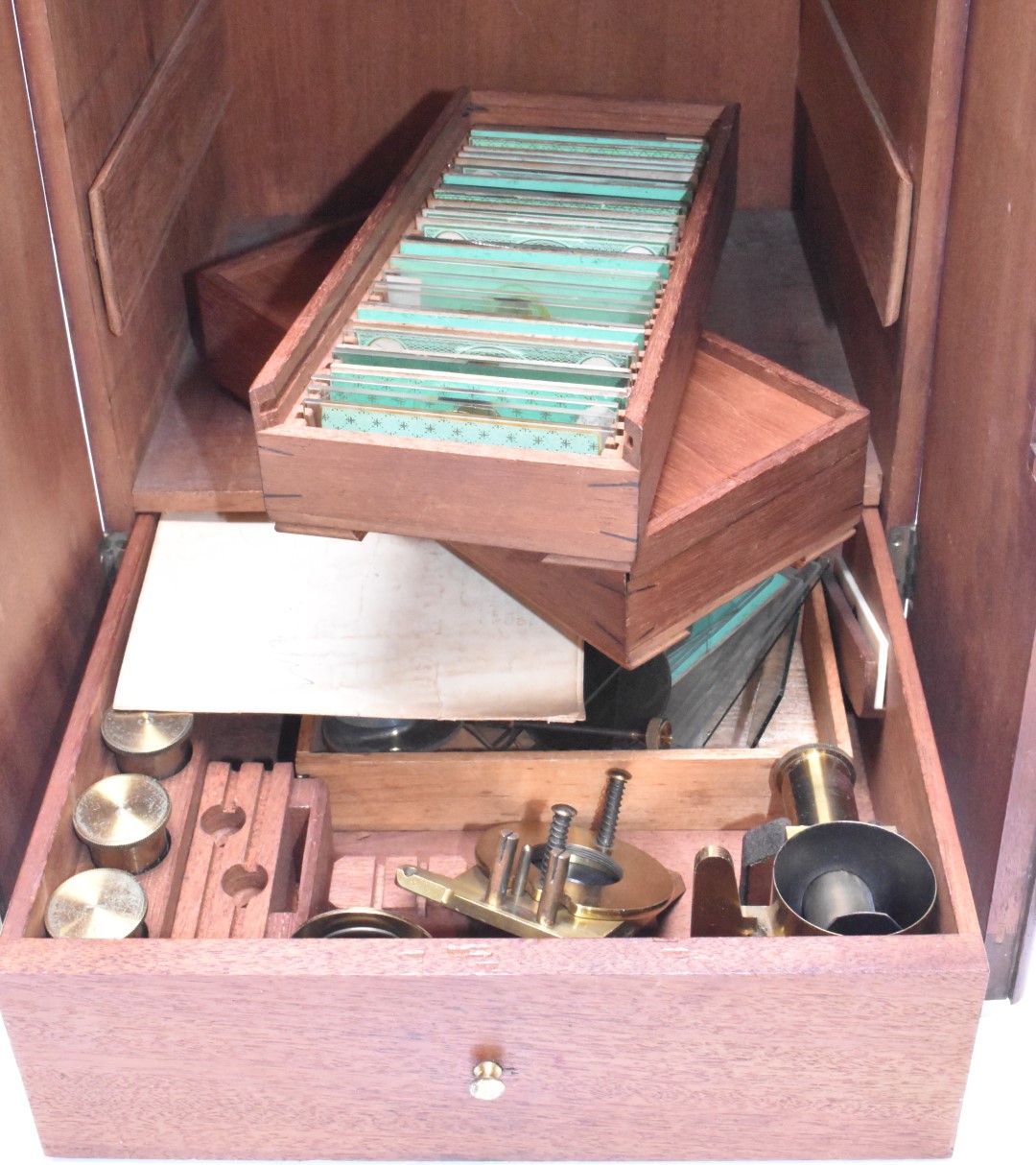 John Davis Derby 19thC brass microscope in mahogany case with two cases of slides and accessories - Bild 2 aus 14