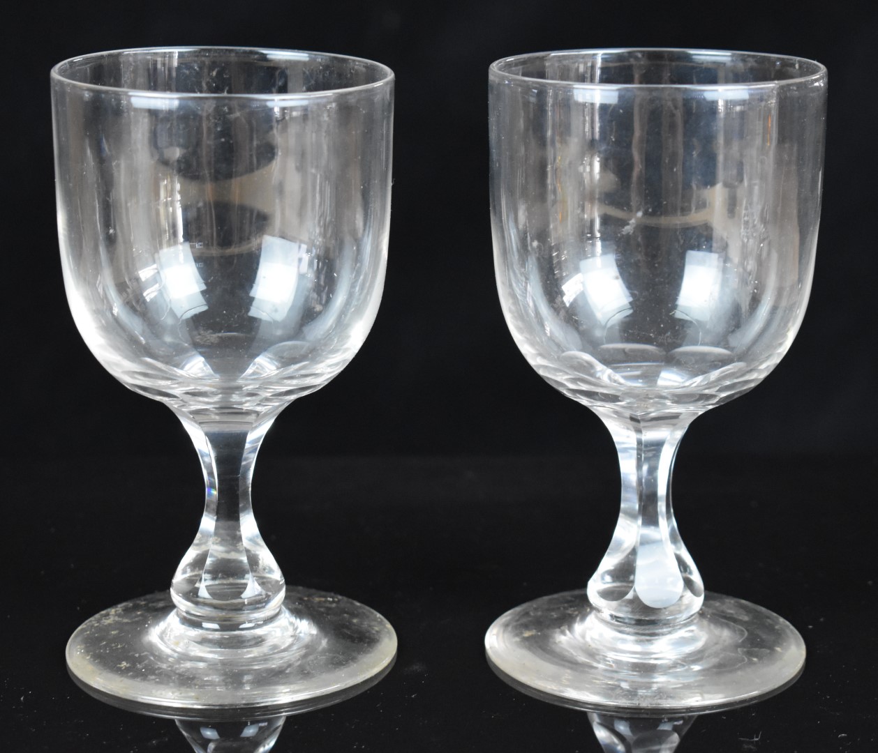 Eight 18thC and later drinking glasses including etched and gilded examples, rummers, flash overlaid - Bild 3 aus 5