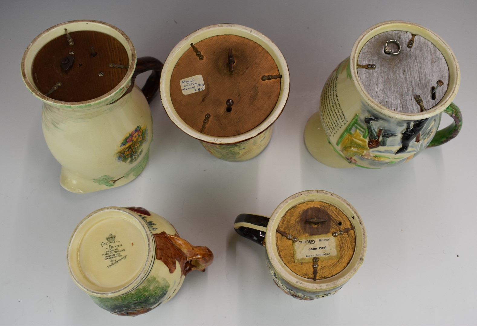 Five musical jugs including Crown Devon, Sylvac and Royal Winton, tallest 19cm - Bild 3 aus 3