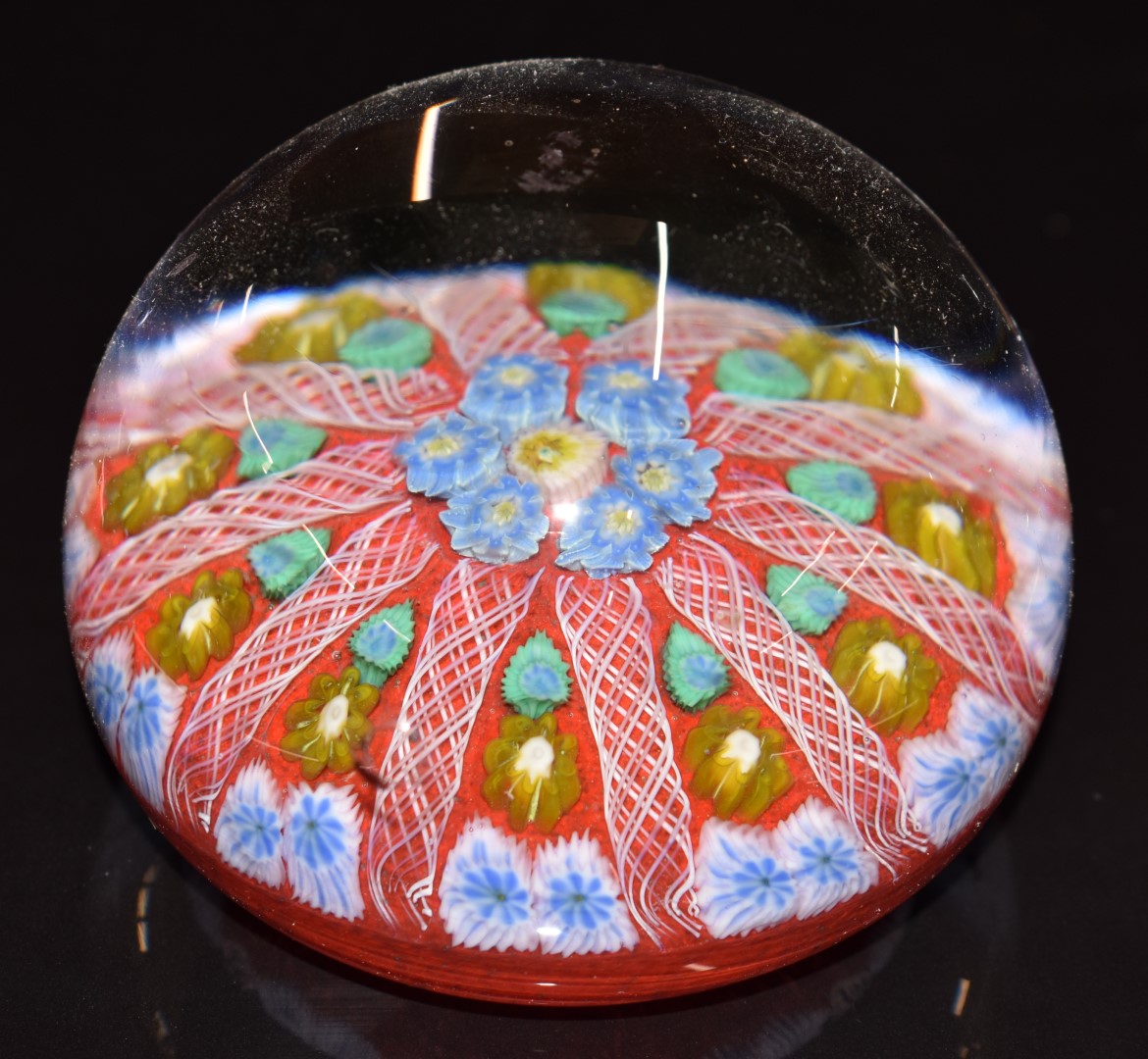 Eight glass paperweights mostly with millefiori decoration, some with latticino canes, including - Bild 5 aus 9