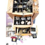 A collection of costume jewellery including Jewelcraft, vintage brooches, cultured pearls, coins