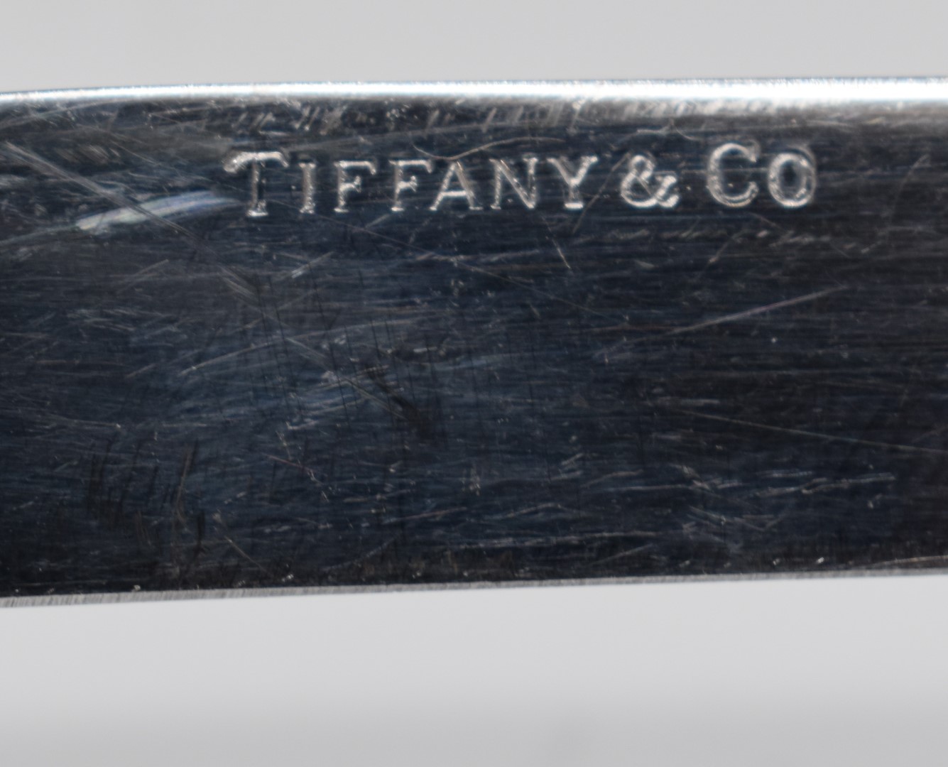 Two Tiffany & Co. sterling silver forks, length 15.5cm, and similar knife, weight of forks 72g, in - Image 3 of 5