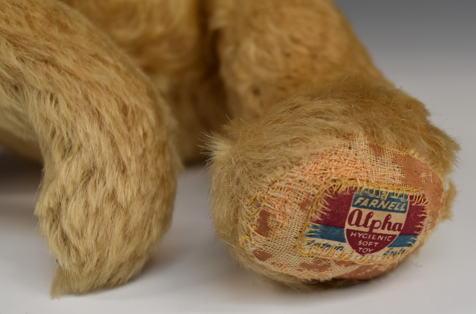 Farnell Alfa Teddy bear with blonde mohair, soft filling, disc joints, cloth pads, stitched features - Image 2 of 4