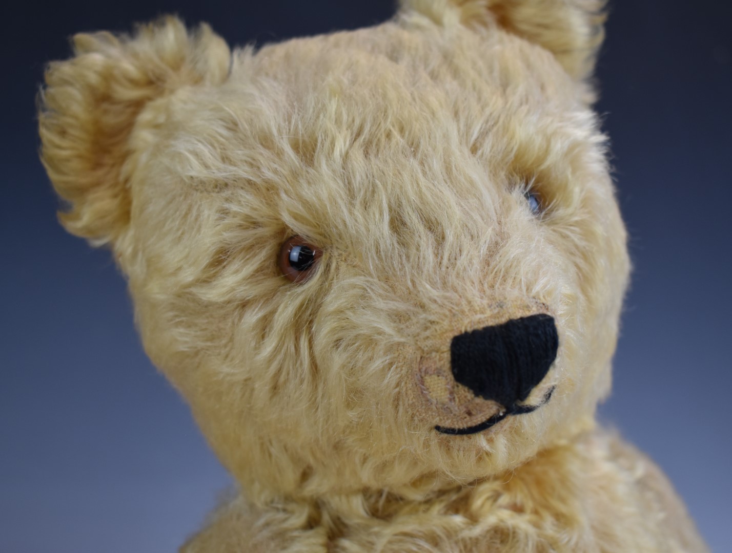 Two Steiff, Chad Valley or similar Teddy bears both with blonde mohair, growler, felt or cloth pads, - Image 5 of 6