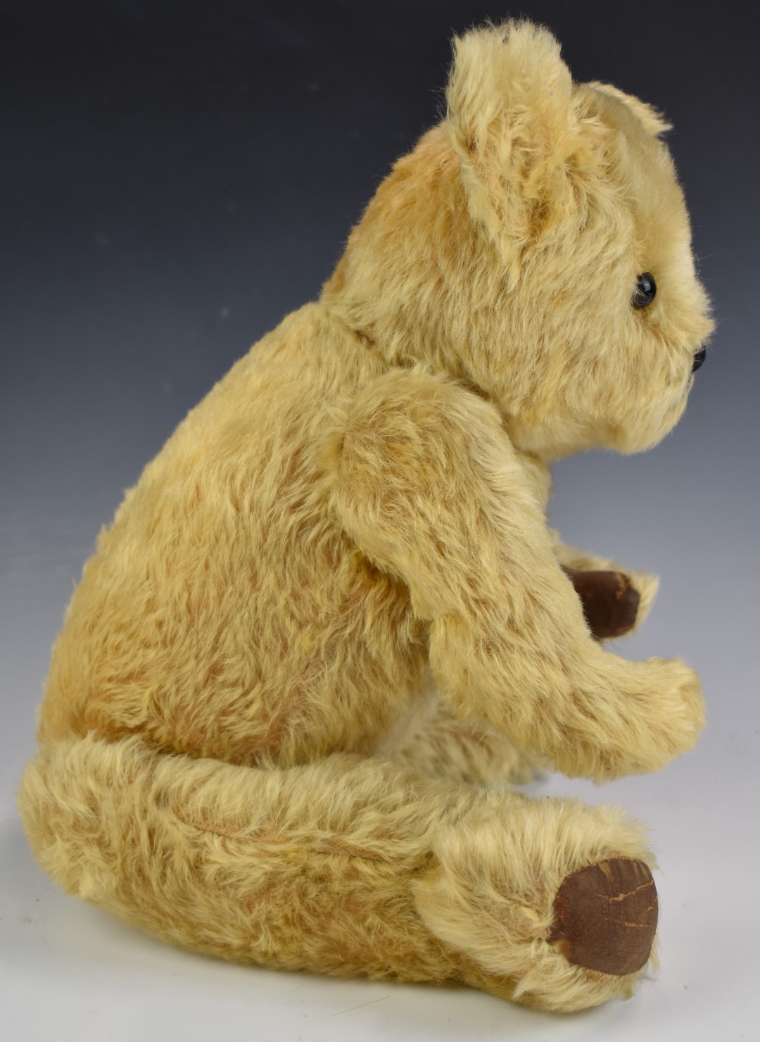 Fadap French Teddy bear with golden mohair, straw filling, disc joints, leather pads and stitched - Image 2 of 4