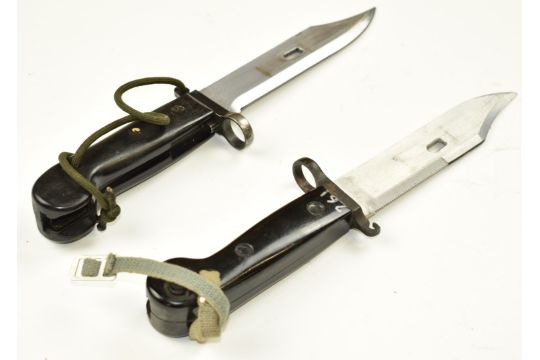 Two Russian Dragunov bayonets both with 15cm serrated blades, scabbards and frogs. PLEASE NOTE ALL - Image 4 of 9