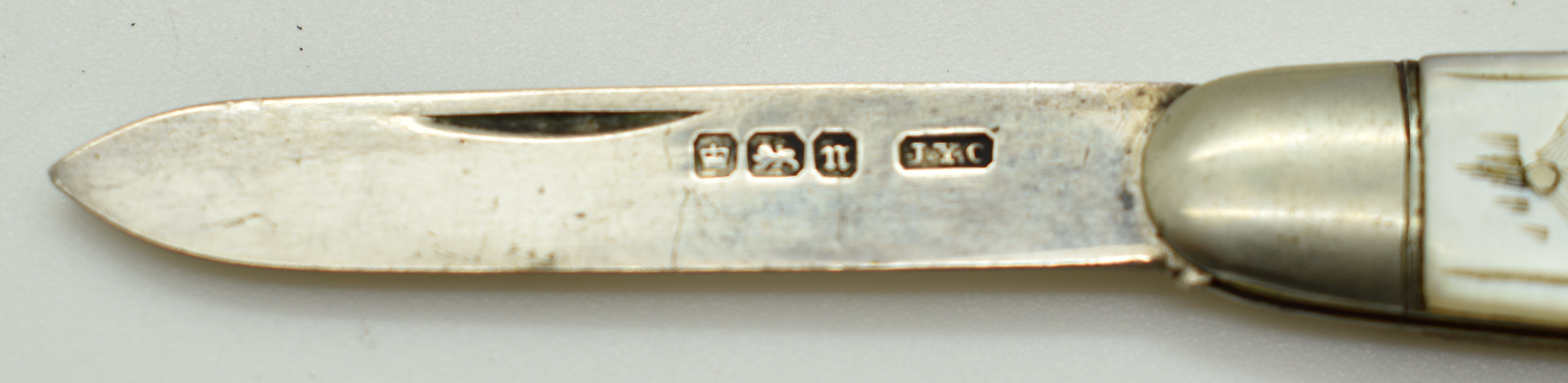 Seven Victorian and later hallmarked silver bladed mother of pearl folding fruit knives, length of - Image 4 of 9