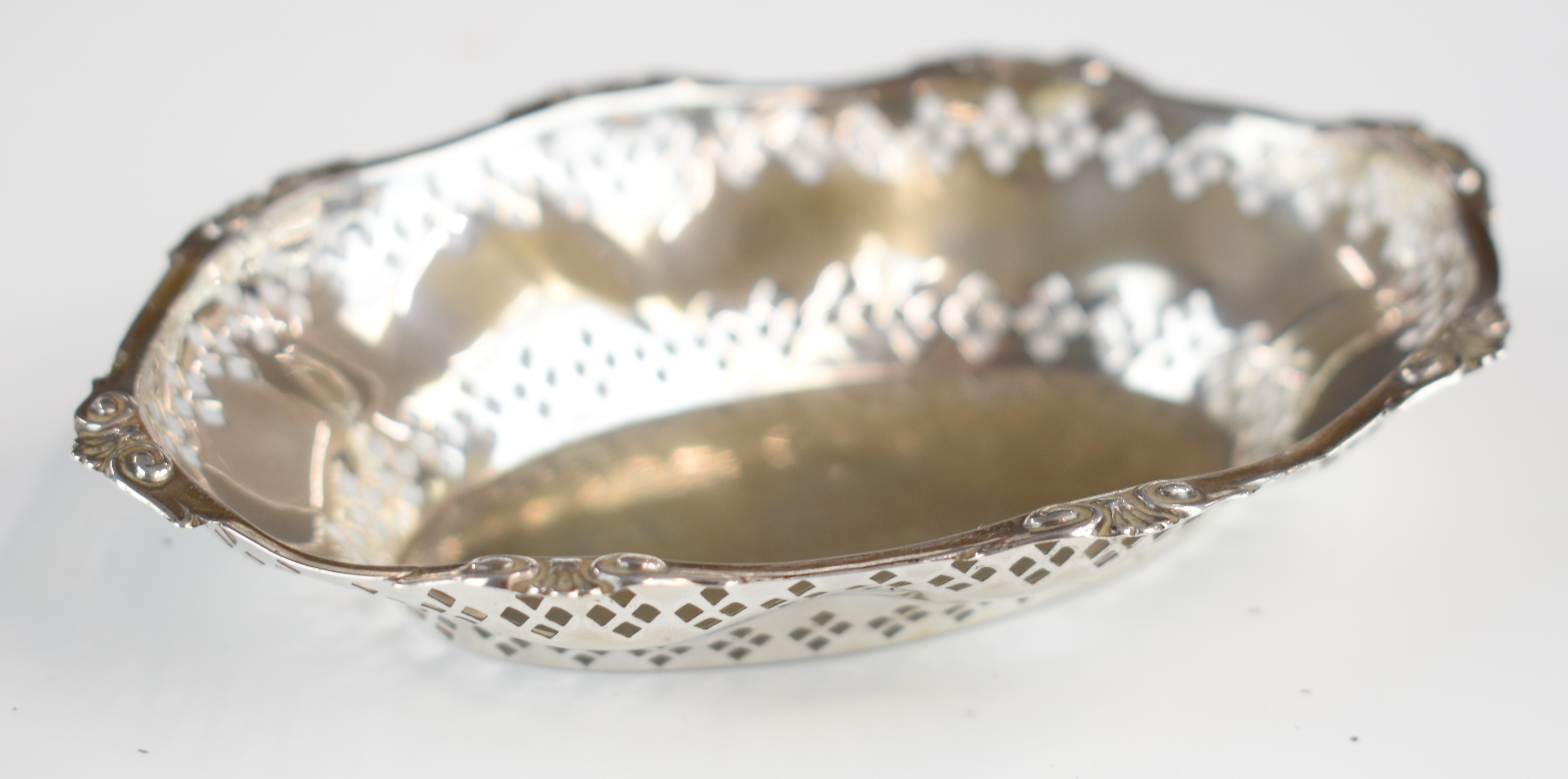 George V hallmarked silver bon bon dish with pierced decoration, Birmingham 1910, maker Henry - Image 2 of 6