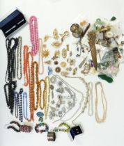 A collection of costume jewellery including silver earrings, agate beads, vintage brooches, enamel