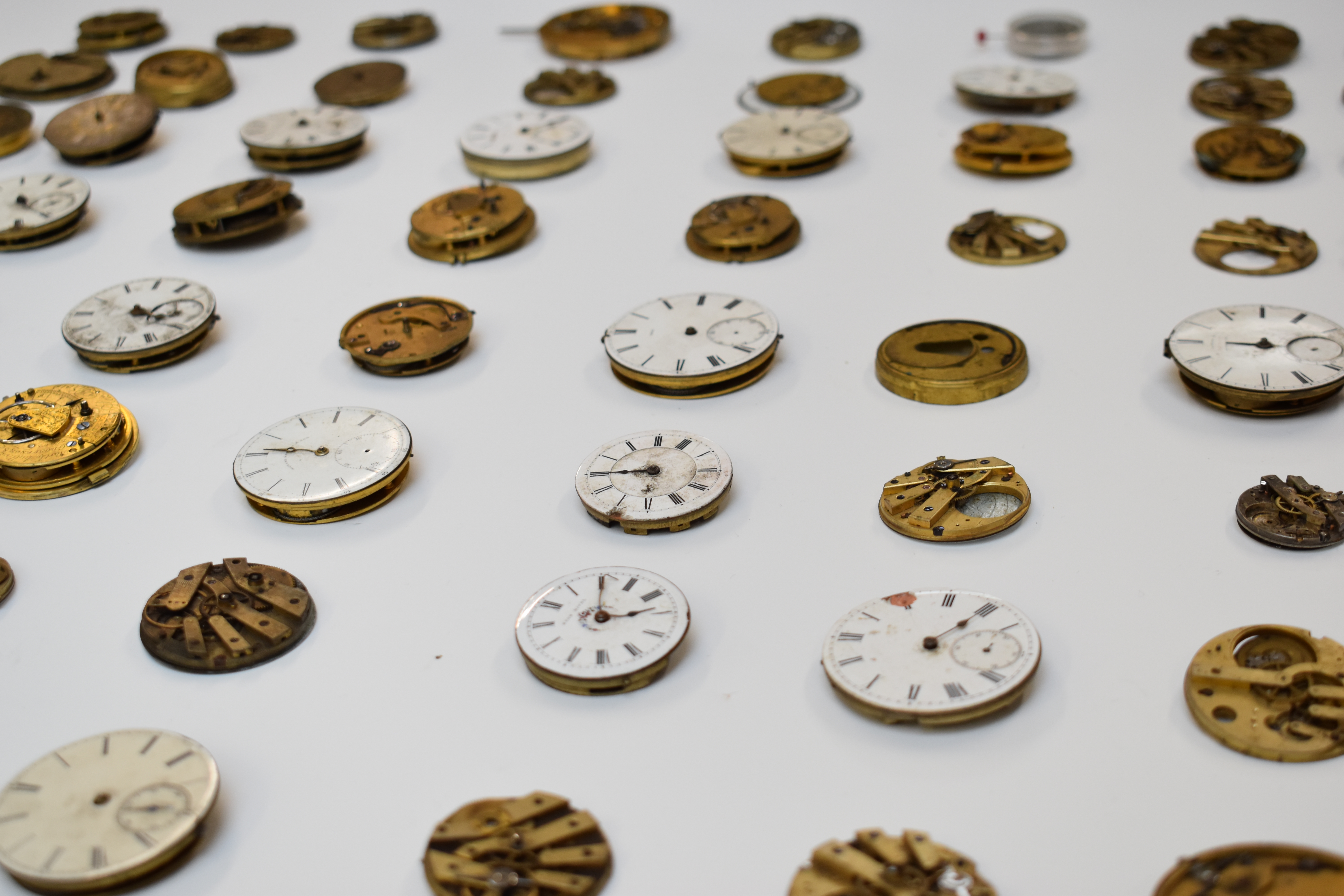 Large collection of pocket watch movements, dials and parts including fusee movements, tortoiseshell - Image 19 of 19