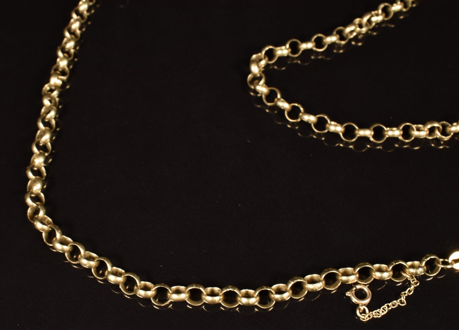 A 9ct gold belcher chain /necklace made up of circular links, length 56cm, 20g - Image 2 of 3