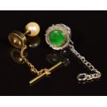 An 18k white gold tie pin set with jade (3.5g) and a 9ct gold tie pin set with a pearl, 1.6g