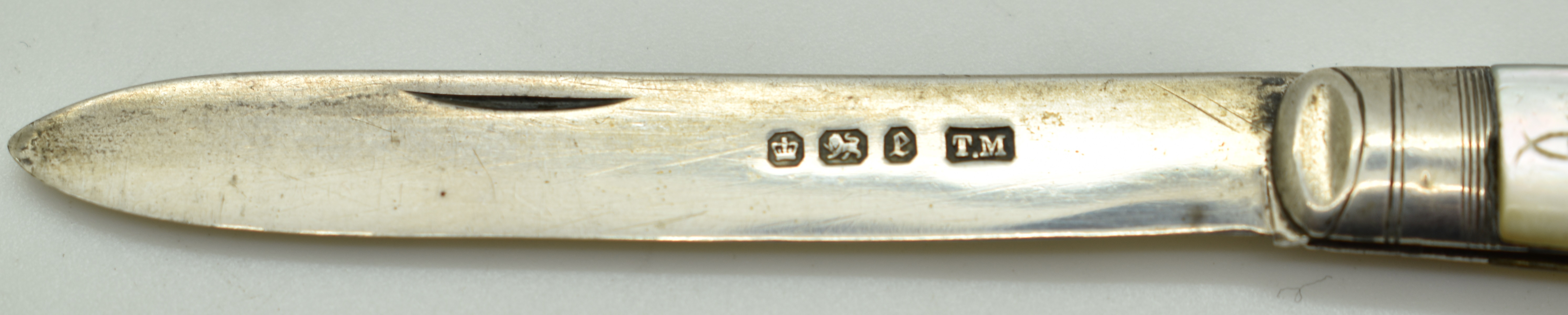 Seven Victorian and later hallmarked silver bladed mother of pearl folding fruit knives, length of - Image 9 of 9