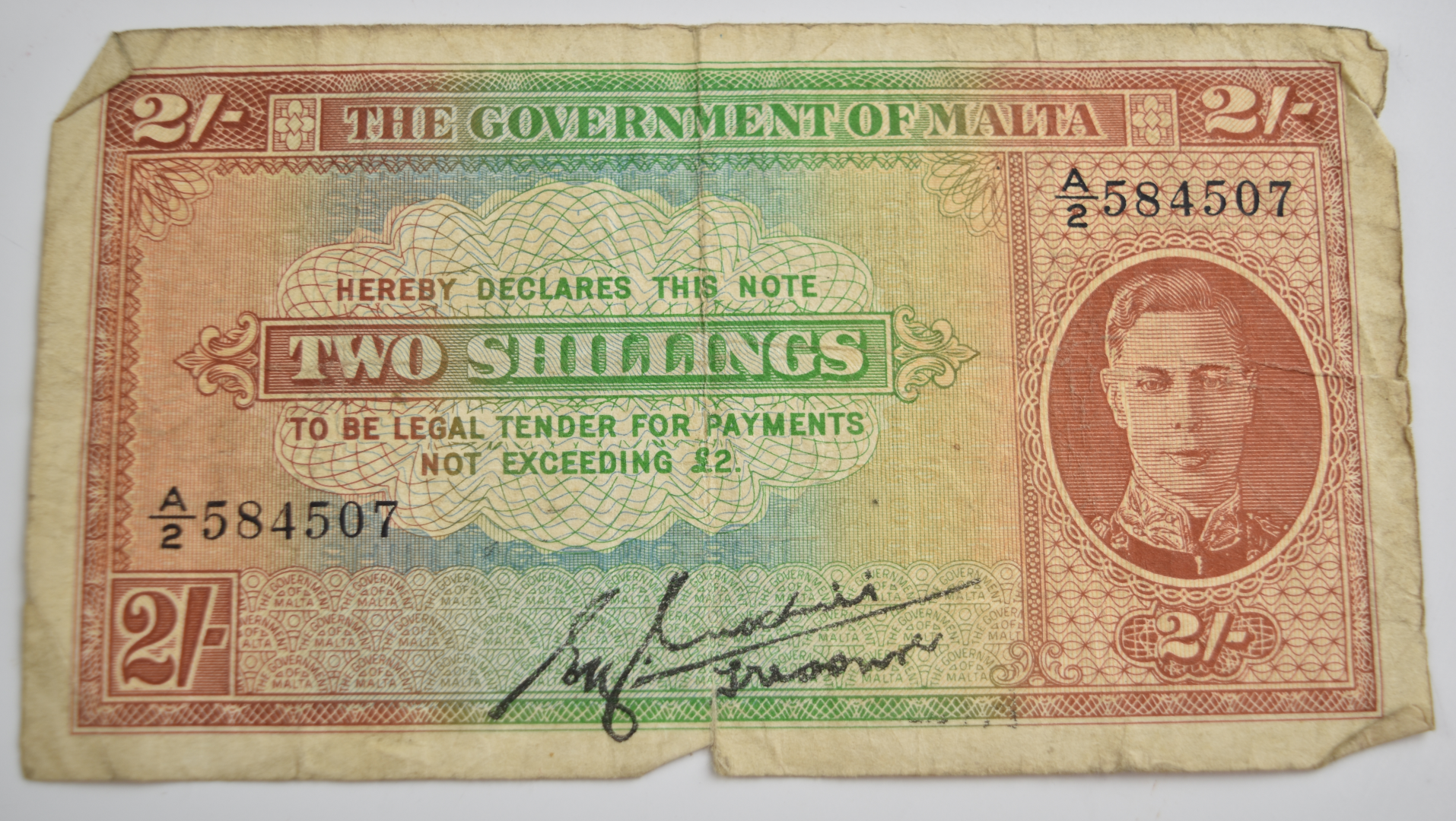 A collection of 1940s banknotes to include George VI from Malay (Malaysia), Malta, Ceylon (Sri - Image 3 of 6