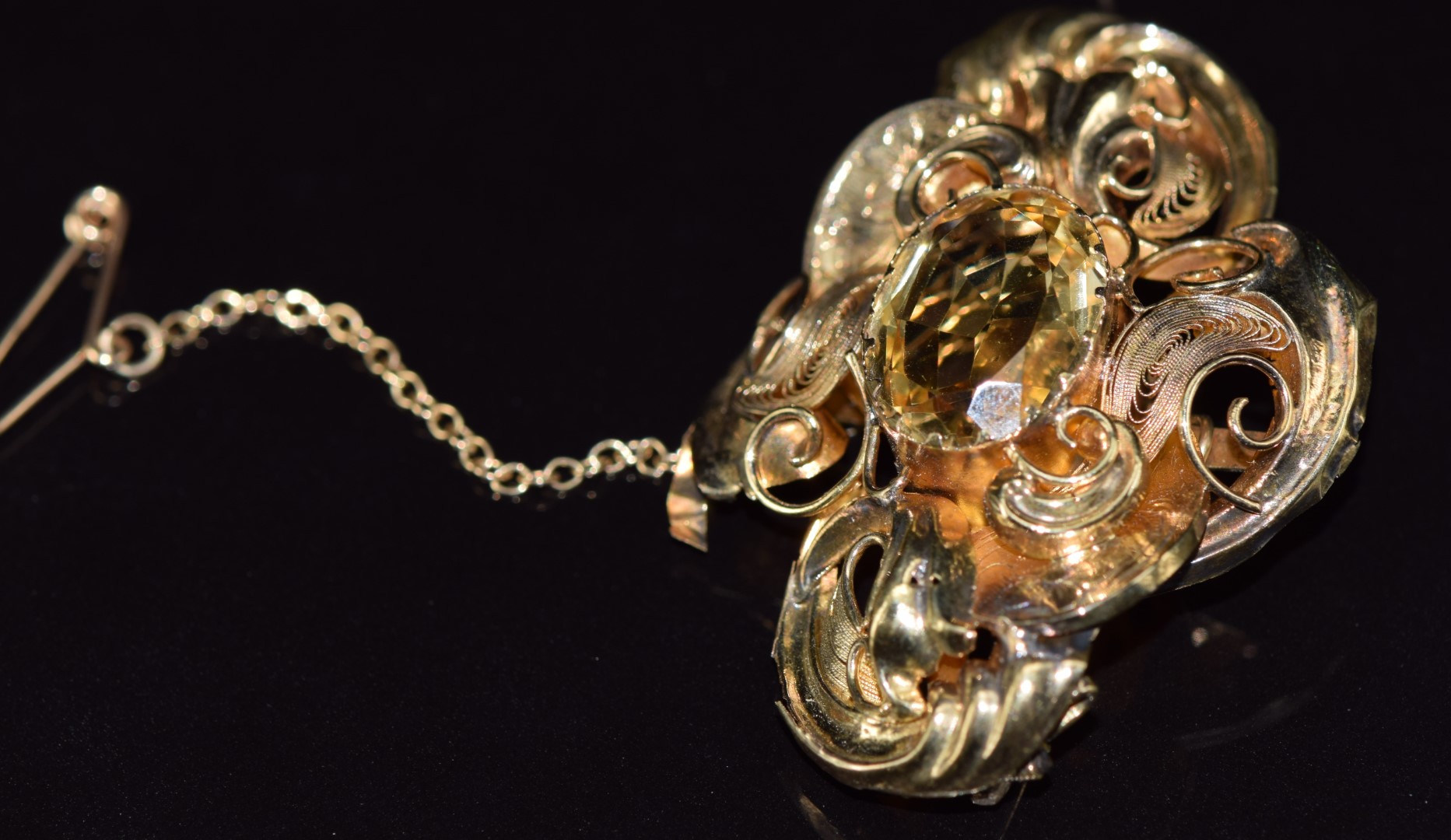 Victorian filigree brooch set with an oval cut citrine, 7.1g - Image 3 of 4