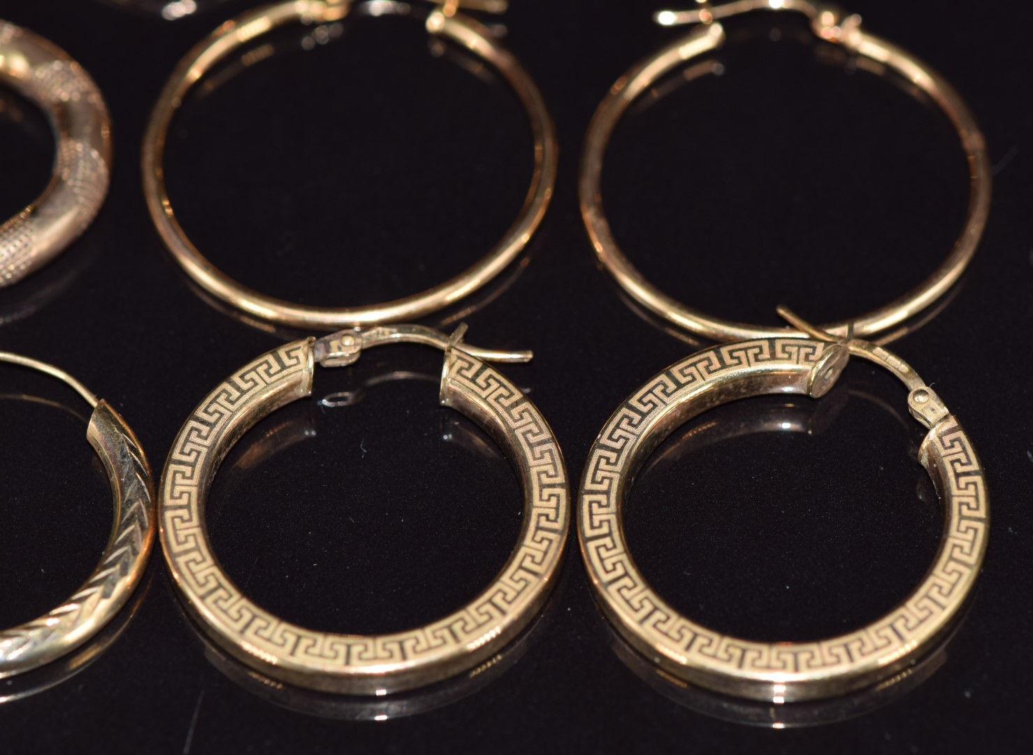 Five pairs of 9ct gold hoop earrings including Greek key design, twist and textured decoration, 9.2g - Image 2 of 3