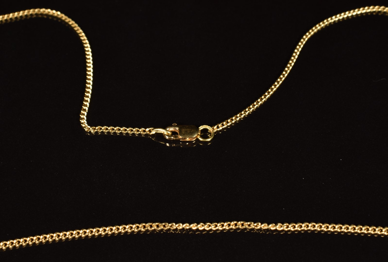 An 18ct gold chain/ necklace, length 40cm, 4.1g - Image 3 of 3