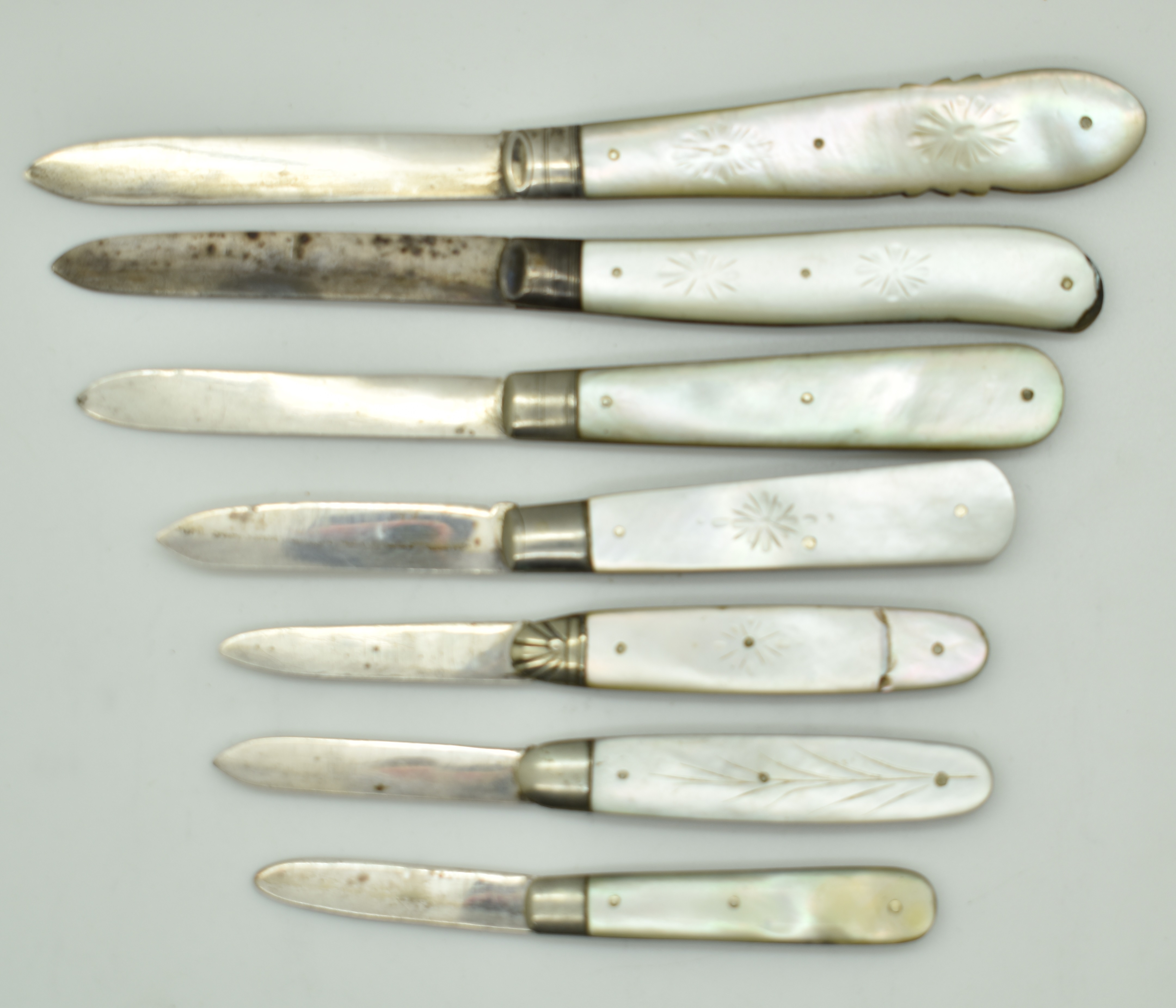 Seven Victorian and later hallmarked silver bladed mother of pearl folding fruit knives, length of - Image 2 of 9