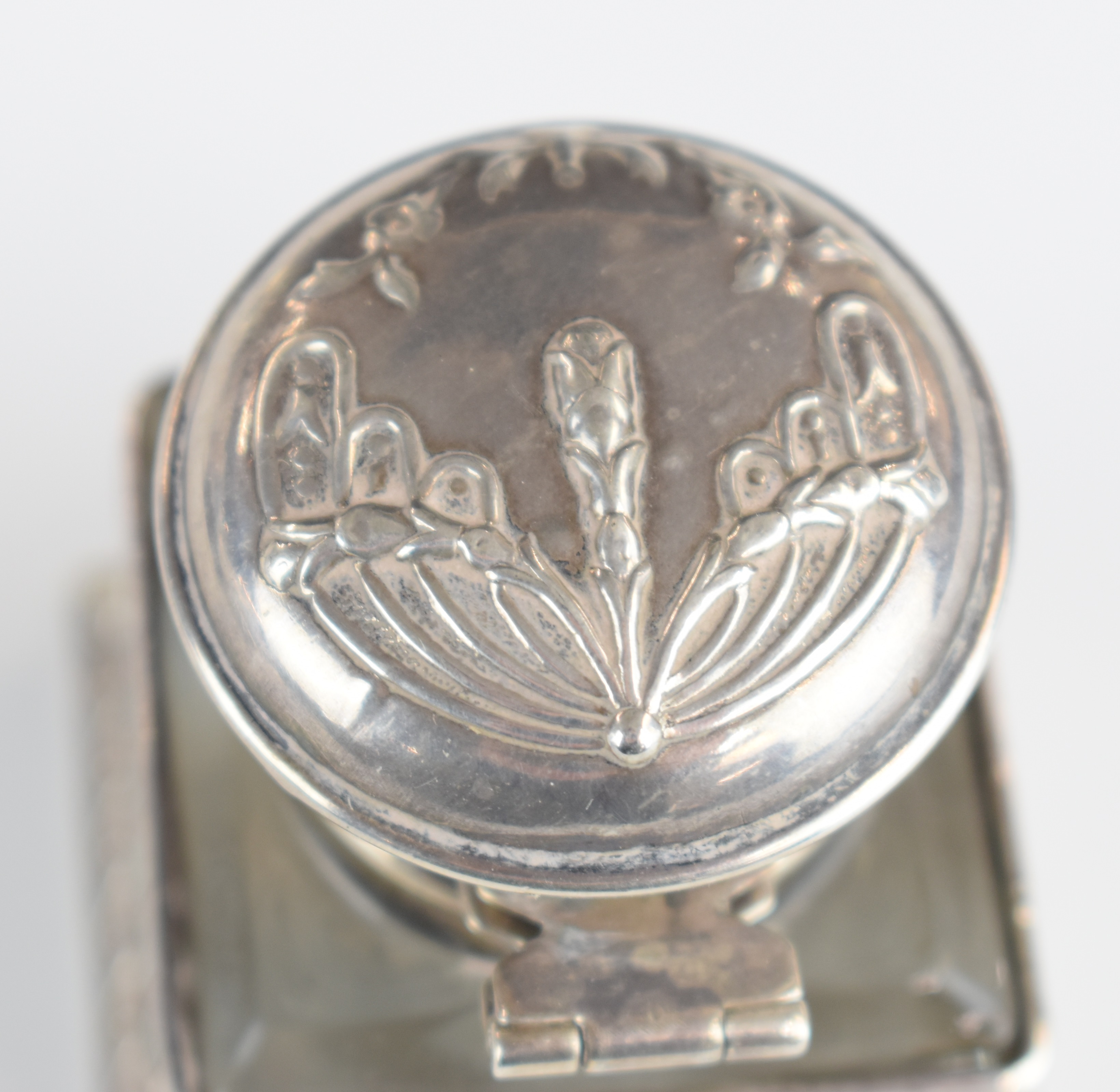 Two hallmarked silver mounted desk blotters together with two hallmarked silver inkwells, length - Image 5 of 7