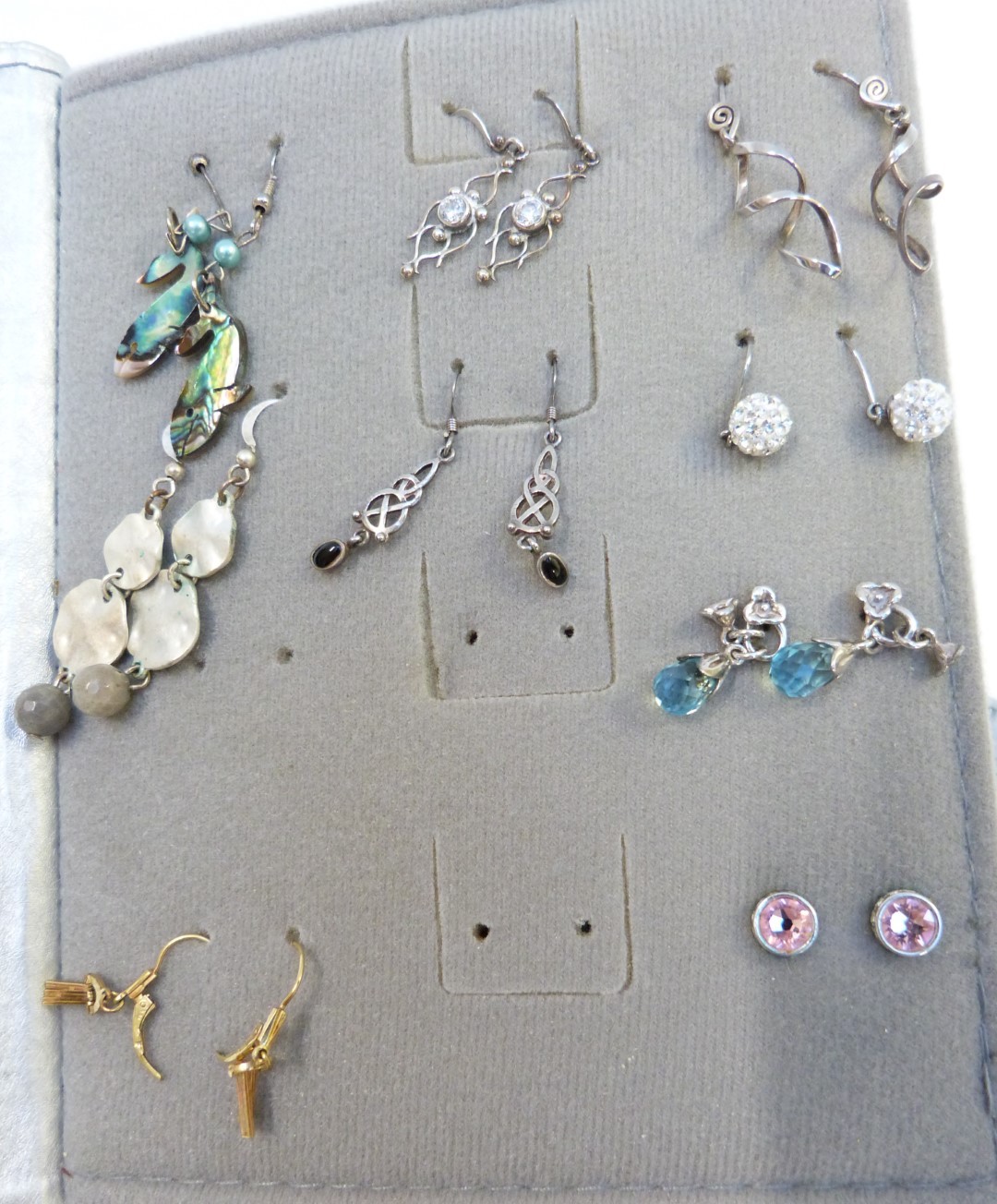 A collection of silver jewellery including earrings, rings, bracelets, pendants, charms etc - Image 3 of 4
