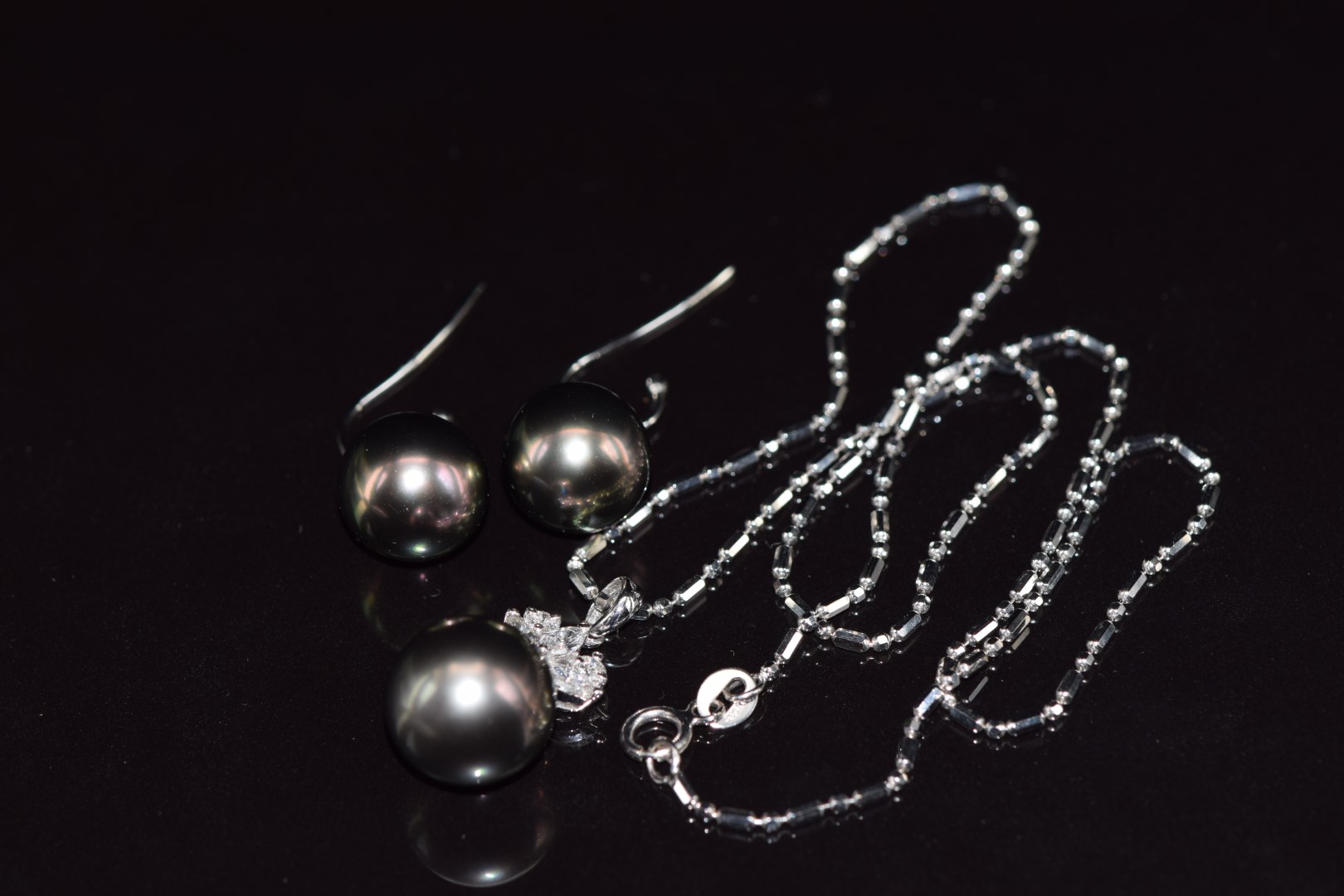 An 18ct white gold pendant set with a 13ct black South Sea pearl, three marquise cut diamonds and - Image 4 of 4