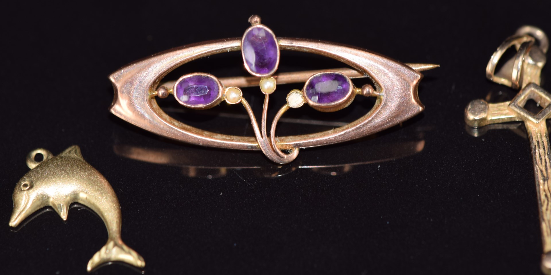 Edwardian 9ct gold brooch set with amethysts and seed pearls and two charms, 3.4g - Image 2 of 2