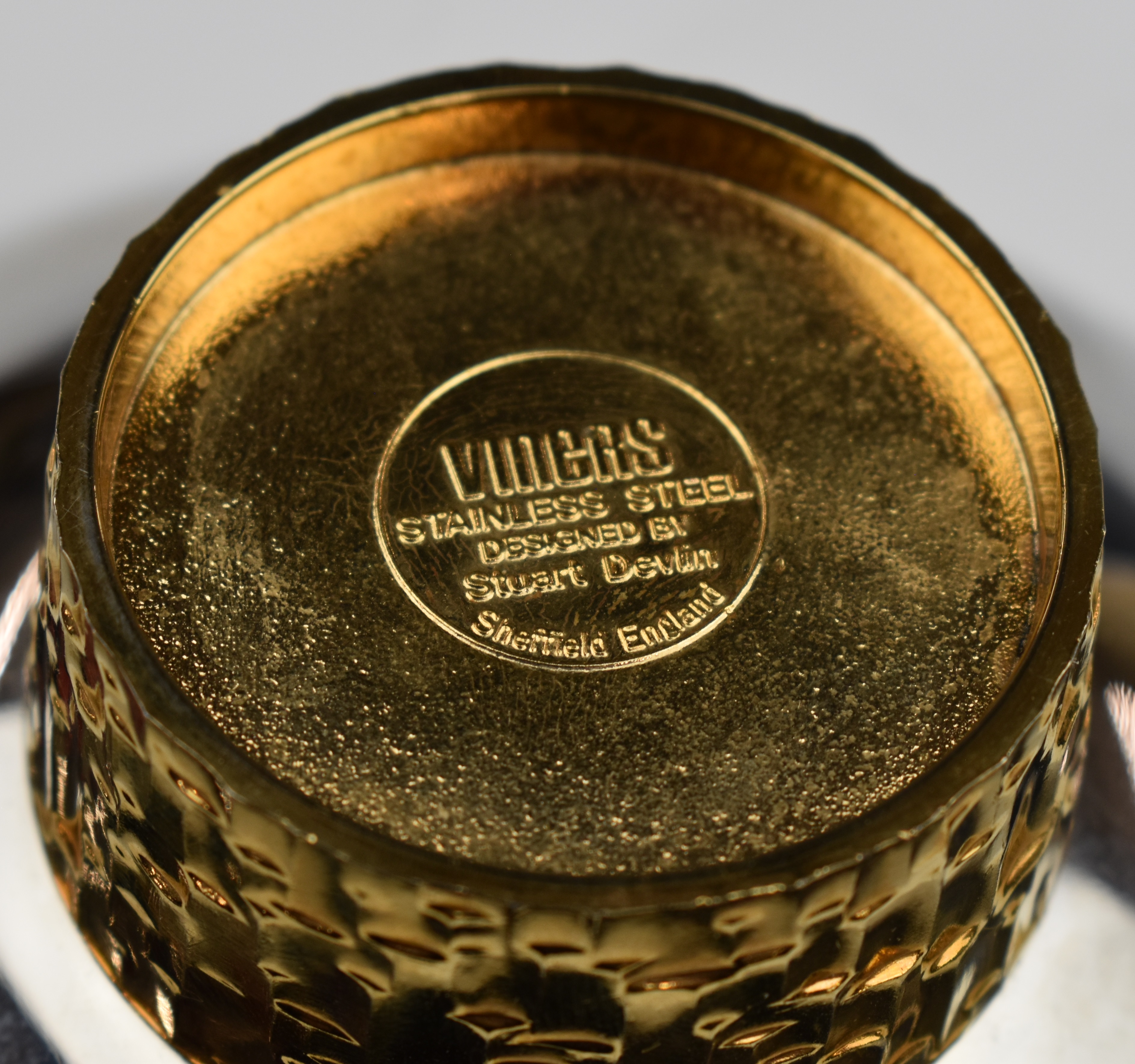 Stuart Devlin retro stainless steel and gilt pedestal party dish, in original Viners box, diameter - Image 5 of 5