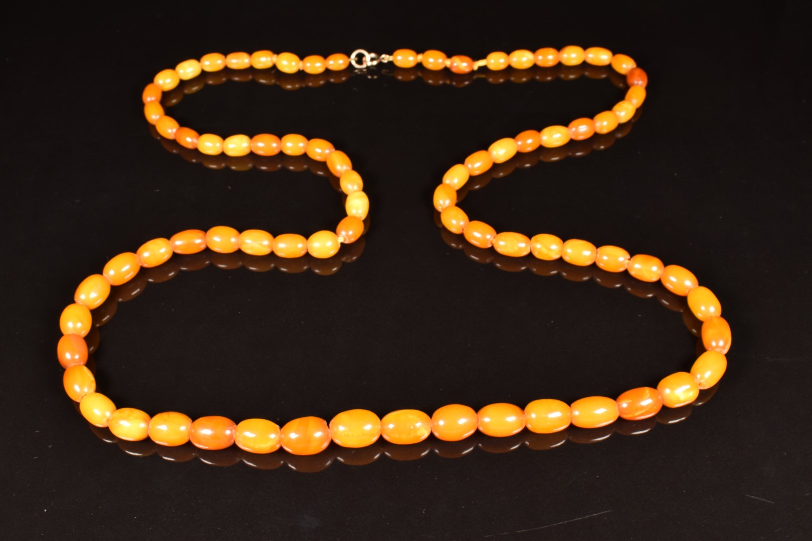 Baltic amber necklace made up of 77 beads, the largest 10 x 13mm, 30g