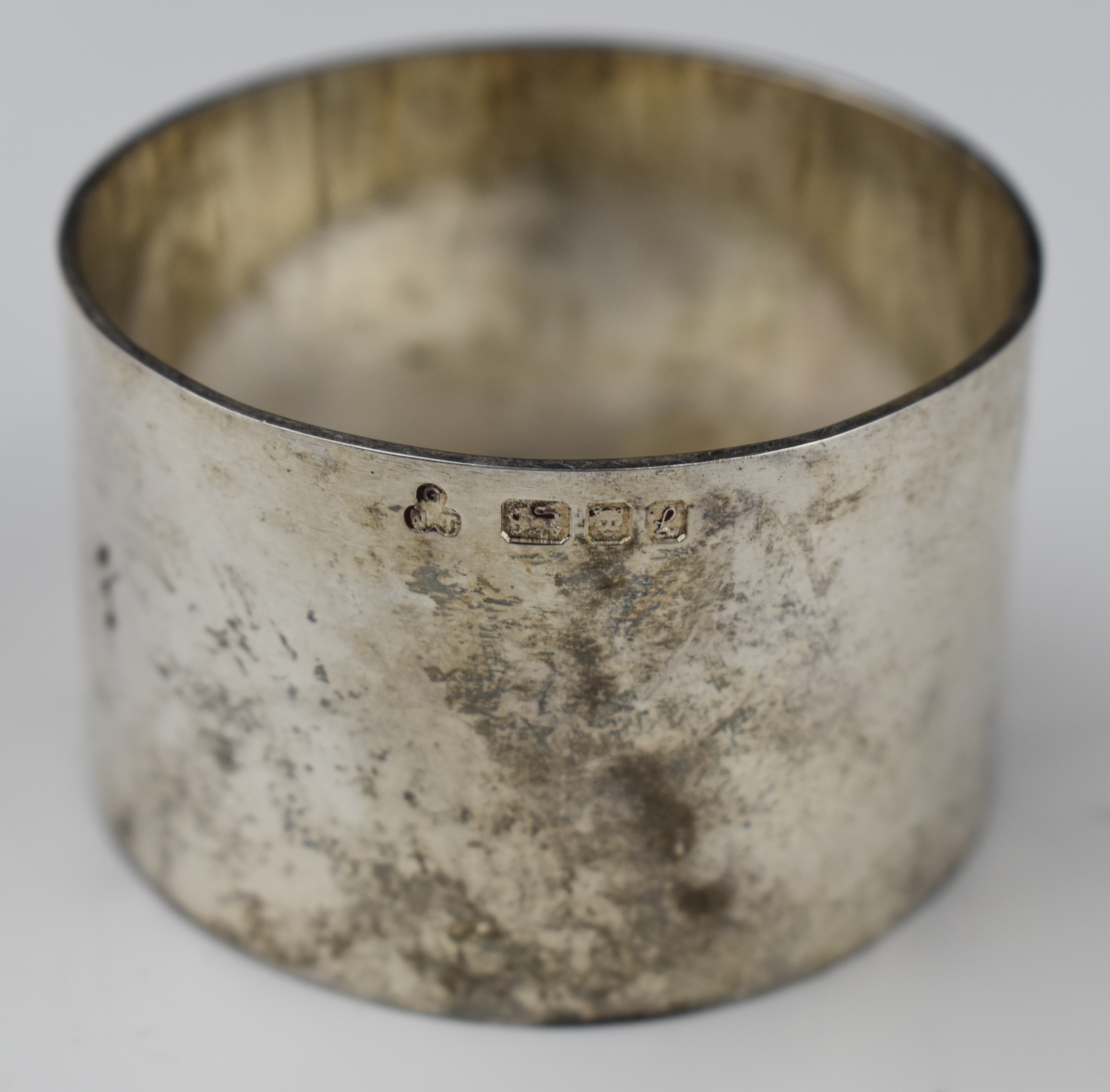 George Norman Turner Arts & Crafts style handmade hallmarked silver napkin ring, London 1985, weight - Image 3 of 3
