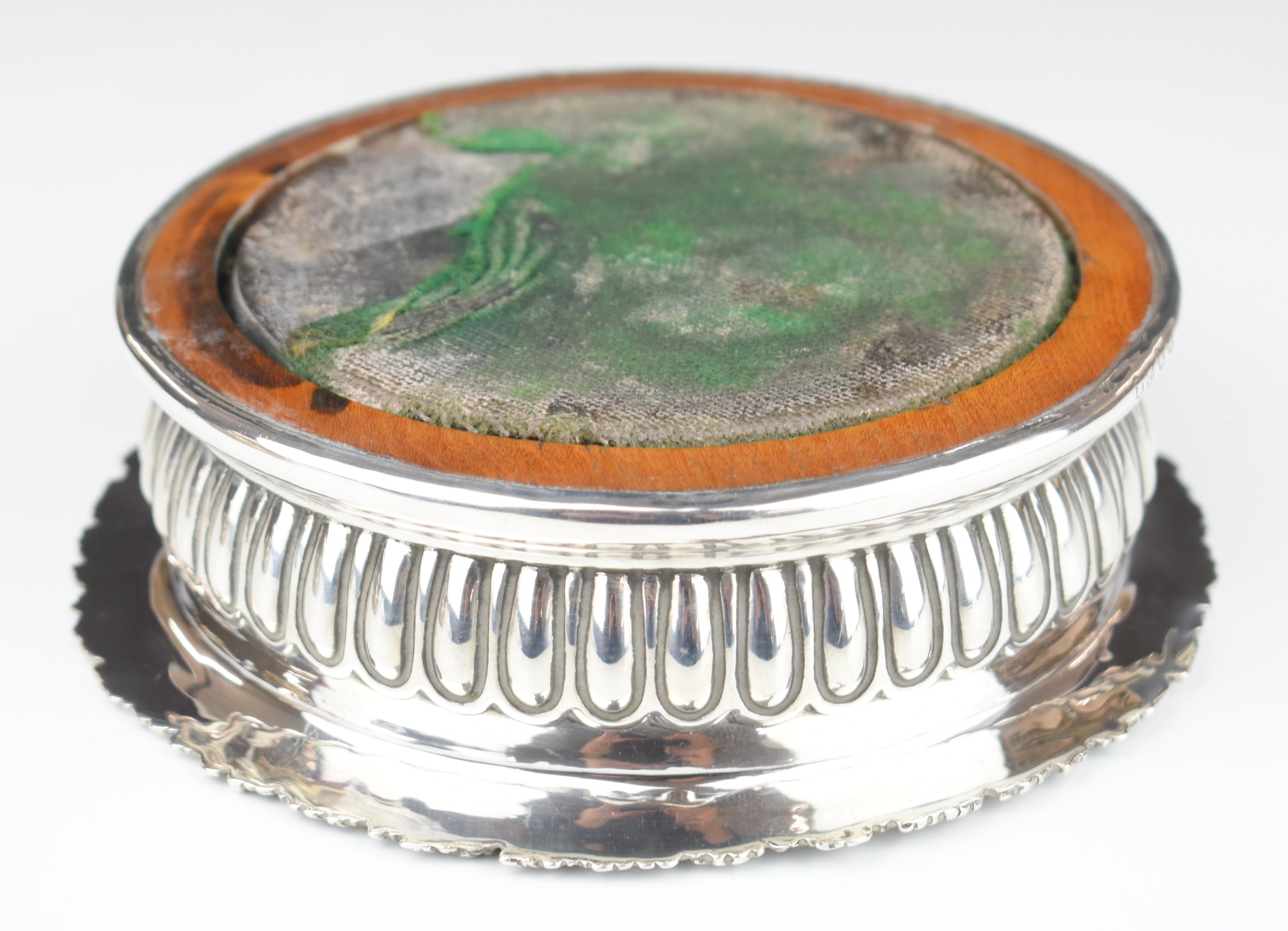 Georgian hallmarked silver wine coaster with reeded body and grape vine rim, London circa 1820 but - Image 3 of 6
