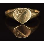 A 9ct gold heart shaped signet ring, 1.1g, size L