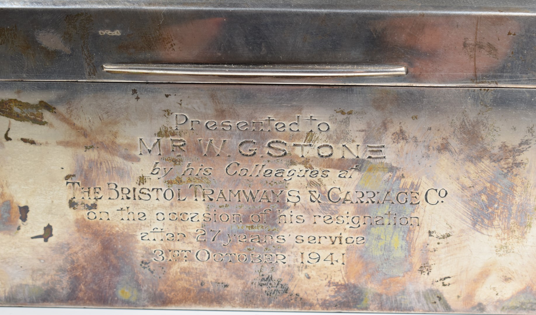 Large George V hallmarked silver cigar or cigarette box with inscription relating to the Bristol - Image 3 of 5