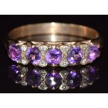 A 9ct gold ring set with five amethysts, 3.0g, size R