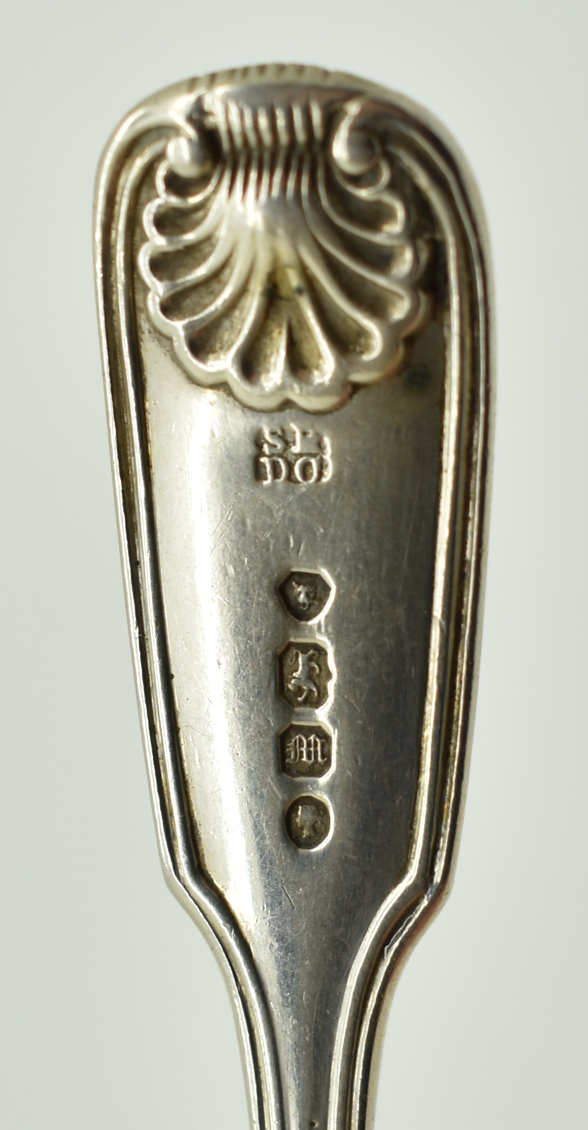 Set of 11 Victorian hallmarked silver Fiddle Thread and Shell pattern teaspoons, London 1847, - Image 3 of 3