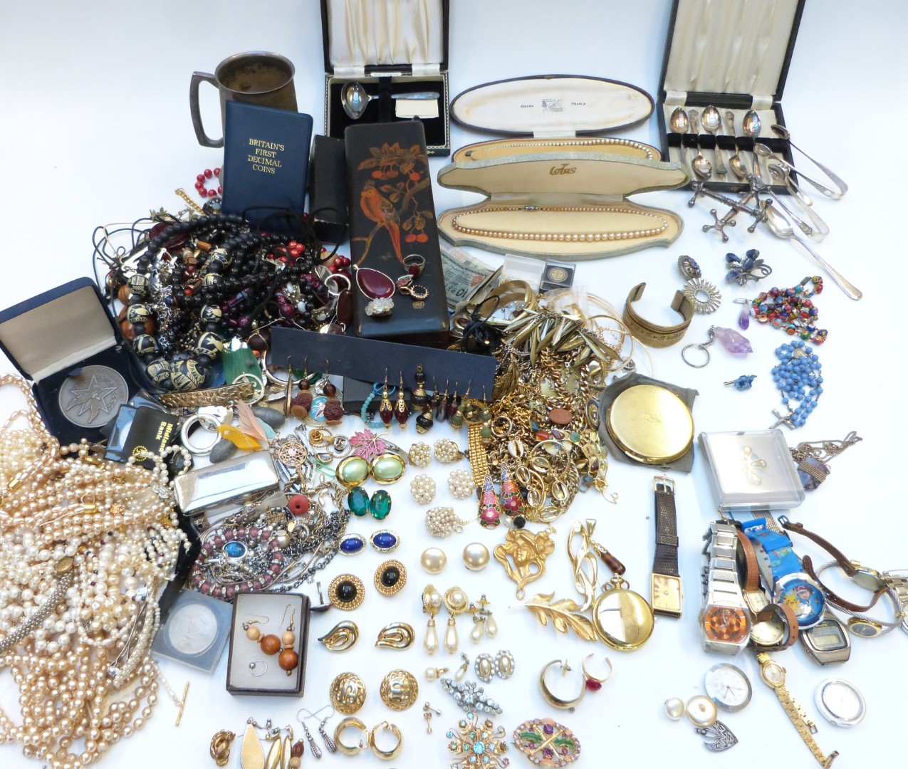 A collection of costume jewellery including watches, Japanese lacquer box, West brooch, Hollywood