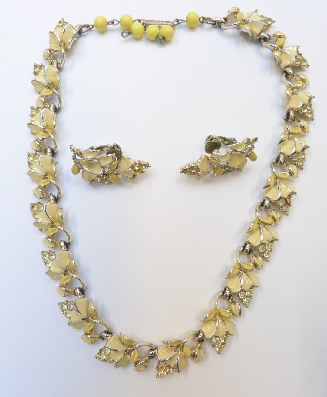 A collection of jewellery including Monet necklaces, Ciro necklace and matching earrings, silver - Image 4 of 6