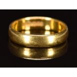 A 22ct gold wedding band / ring, 4.6g, size N