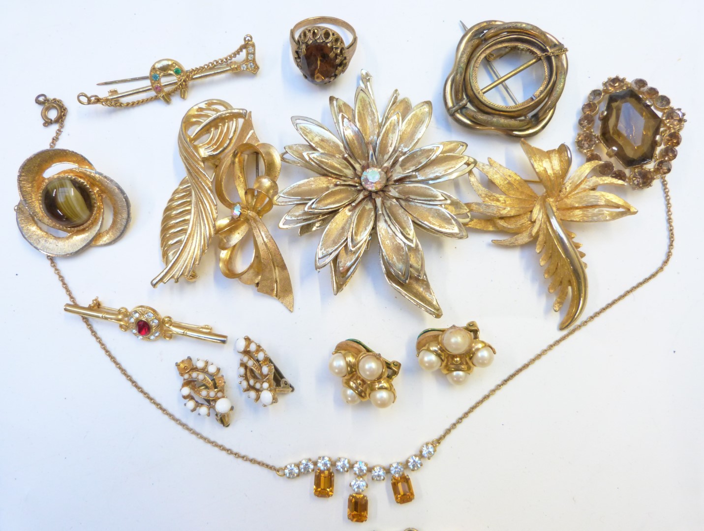 A collection of costume jewellery including two silver napkin rings, costume brooches, beads, - Image 2 of 9