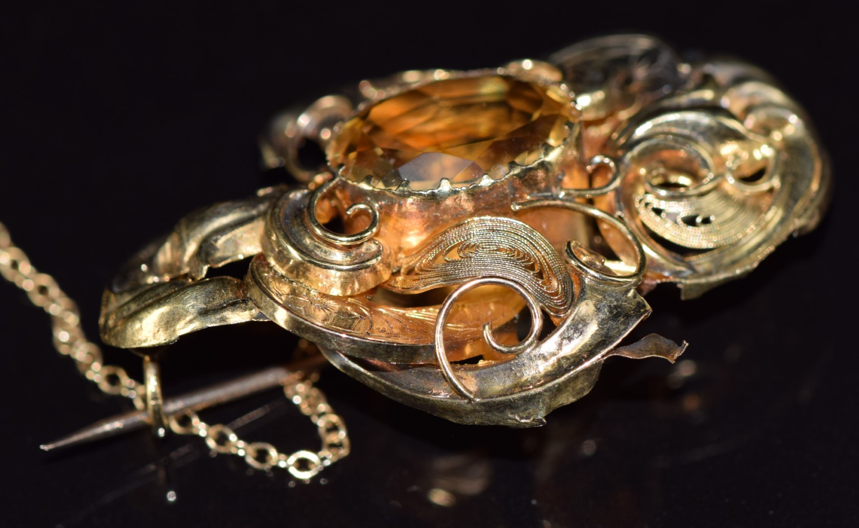 Victorian filigree brooch set with an oval cut citrine, 7.1g - Image 2 of 4