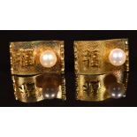 A pair of 14k gold cufflinks set with pearls and Chinese Character decoration, 7.5g