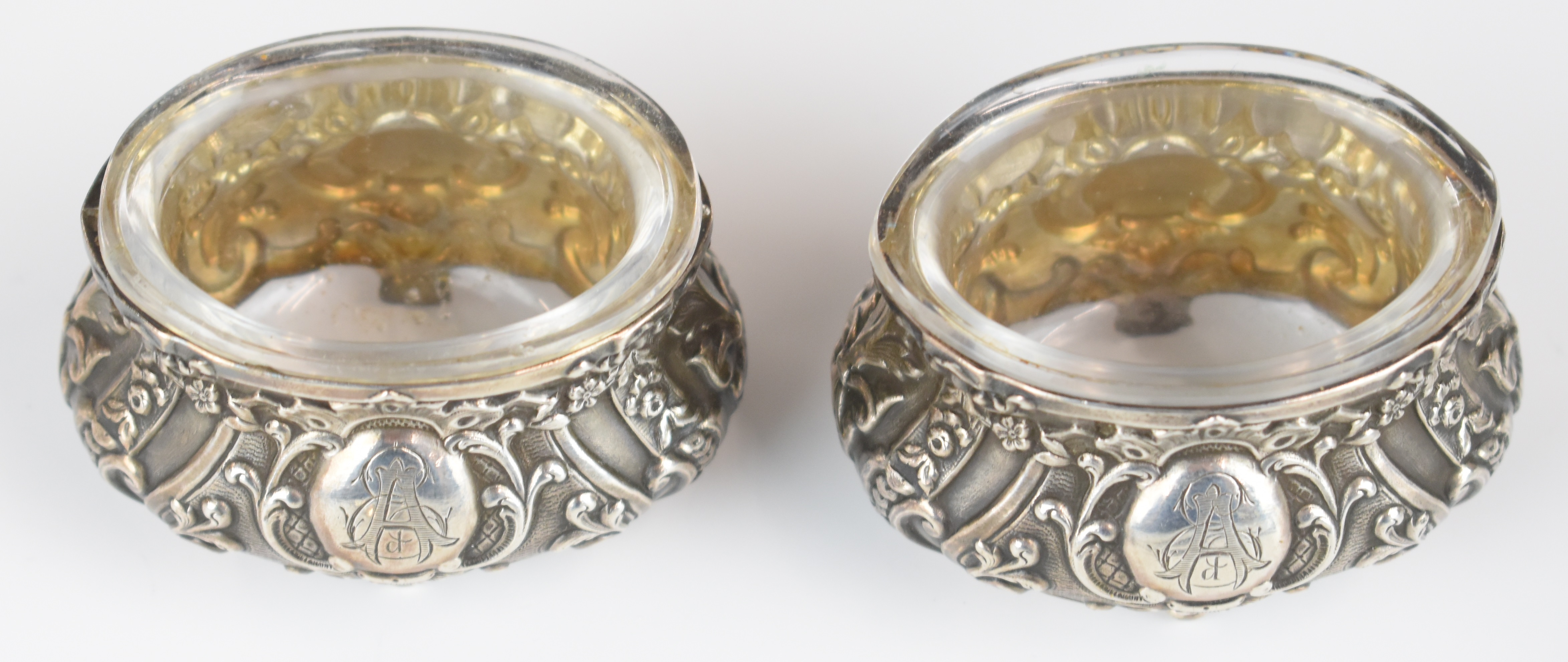 Pair of continental silver salts with clear glass liners, teaspoon marked sterling, further - Image 3 of 5