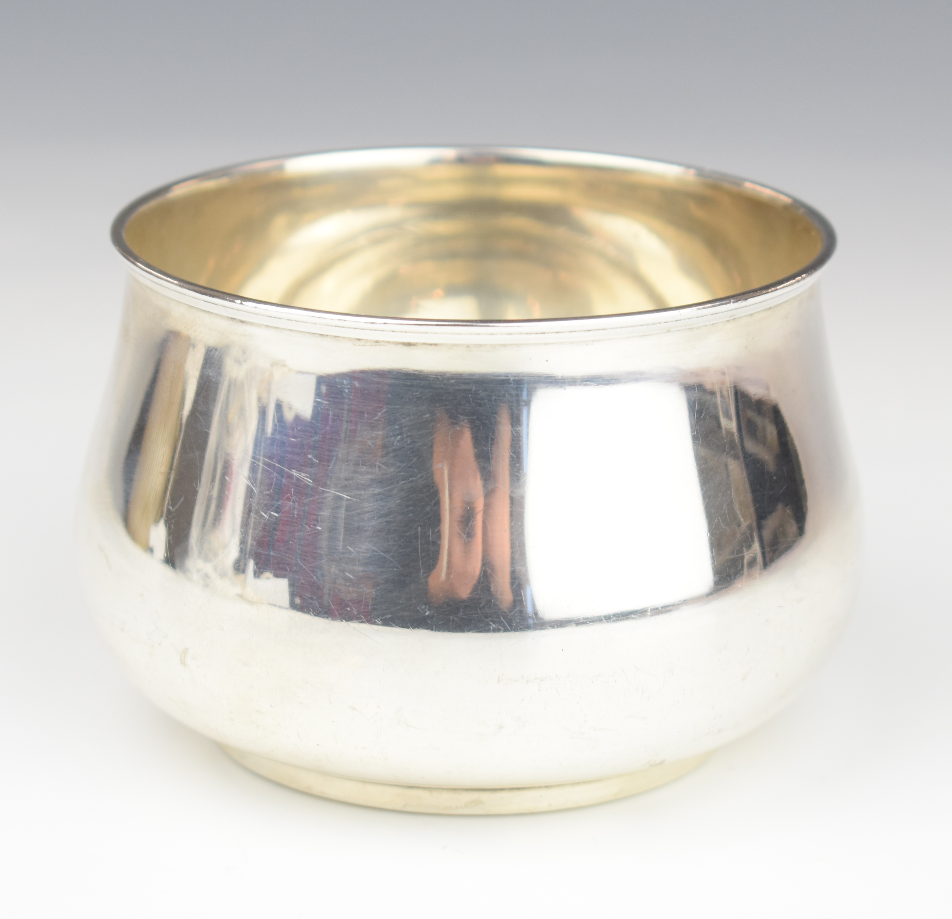 George V hallmarked silver sugar bowl, Birmingham 1935, maker William Suckling Ltd, diameter 9.