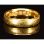 A 22ct gold wedding band / ring, Birmingham 1914, 5.3g, size M